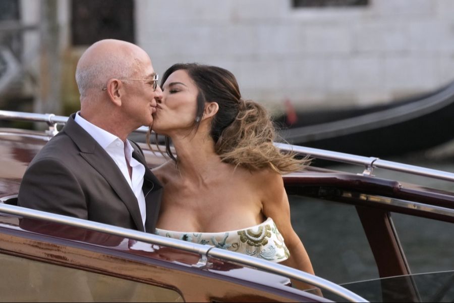 jeff bezos lauren sanchez