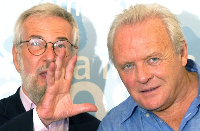 Regisseur Robert Benton an der Seite von Schauspieler Anthony Hopkins. regisseur