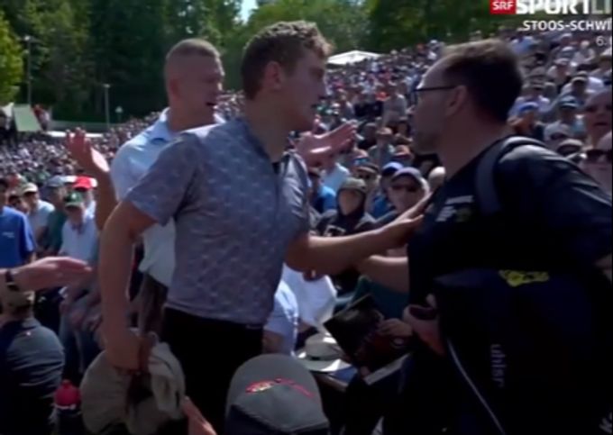 Pirmin Reichmuth (l.) und ein Betreuer geraten auf dem Stoos aneinander. David Lüthi geht dazwischen. Pirmin Reichmuth Stoos Schwinget
