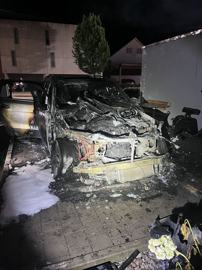 Das Auto brannte vollständig aus. Totalschaden