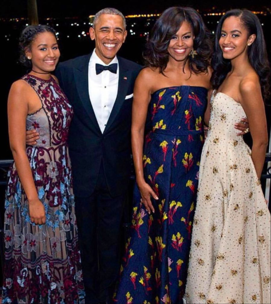 Barack und Michelle Obama versuchten, ihre Töchter aus dem Rampenlicht fernzuhalten.