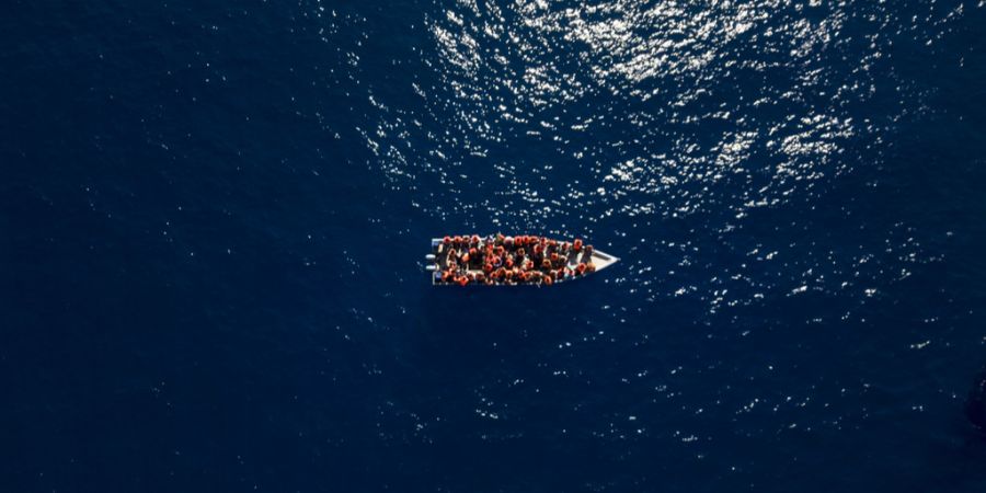 Flüchtlingsboot Mittelmeer Meer