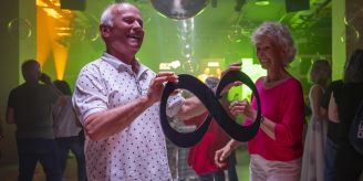 Vor dem ESC - Weltrekordversuch als grösste Ü-60-Disco in Basel