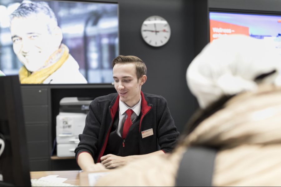 Wo gibt es Feriengeld? Bei der SBB – mit Währungen für über 100 Länder an 115 Standorten schweizweit oder online auf sbb.ch/change.