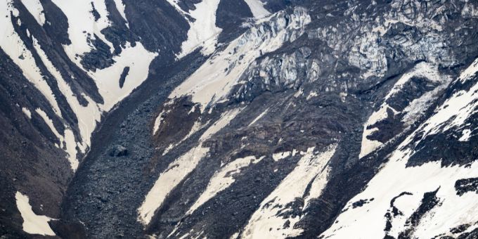 Im Bergsturzgebiet Blatten hat sich die Gletscherbewegung am Donnerstag weiter beschleunigt – Experten sind besorgt. (Archivbild) Blatten Bergsturz
