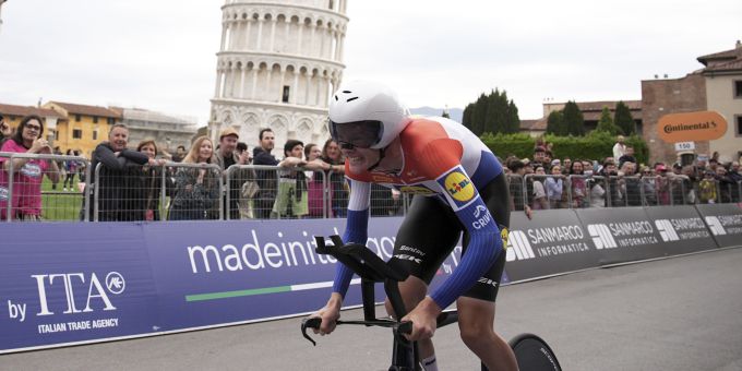 Daan Hoole gewinnt die zehnte Etappe des Giro d'Italia in Pisa. Giro D'Italia Daan Hoole