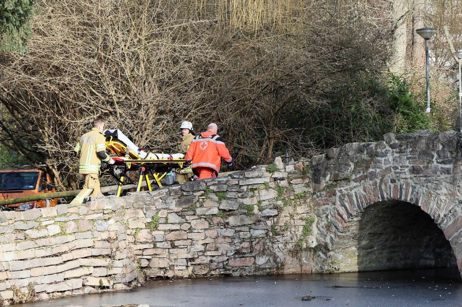 Bei der Messerattacke stirbt ein 2-jähriger Junge und und ein 41-Jähriger, der helfen wollte.