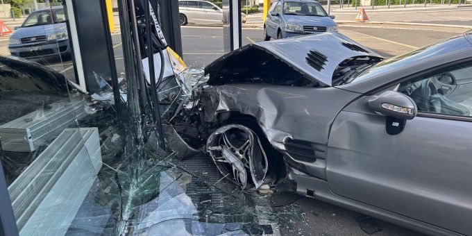 Altendorf SZ: Zwei verletzte Personen nach Verkehrsunfall. Altendorf SZ