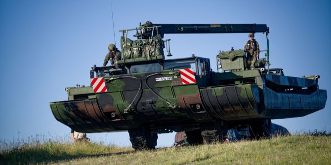 Militärübung in den Rhein