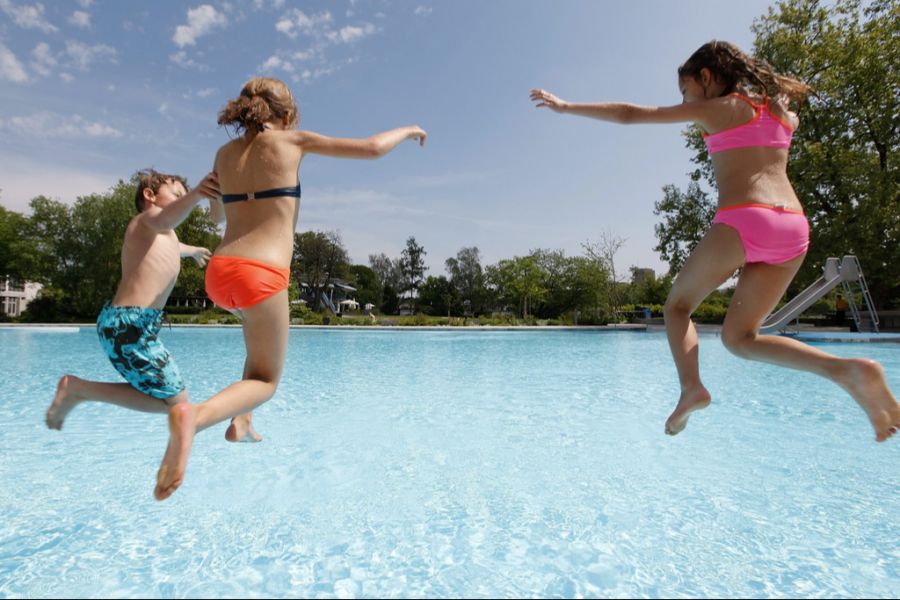 Bis zum Alter von acht Jahren müssen Kinder dabei permanent unter Beaufsichtigung stehen.