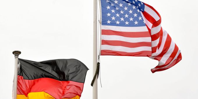 Die Flaggen der USA und Deutschland. (Symbolbild) agent