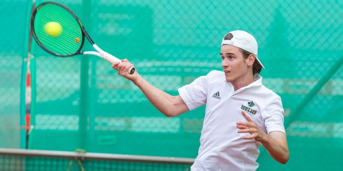 Noël Kunz vom TC Teufenthal verliert mit seinem Team gegen Lausanne-Sports 3:6. Noël Kunz