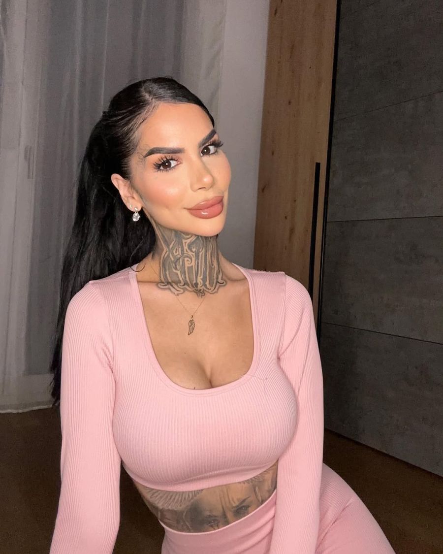 Mia Madisson