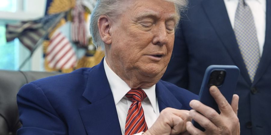 Donald Trump Smartphone