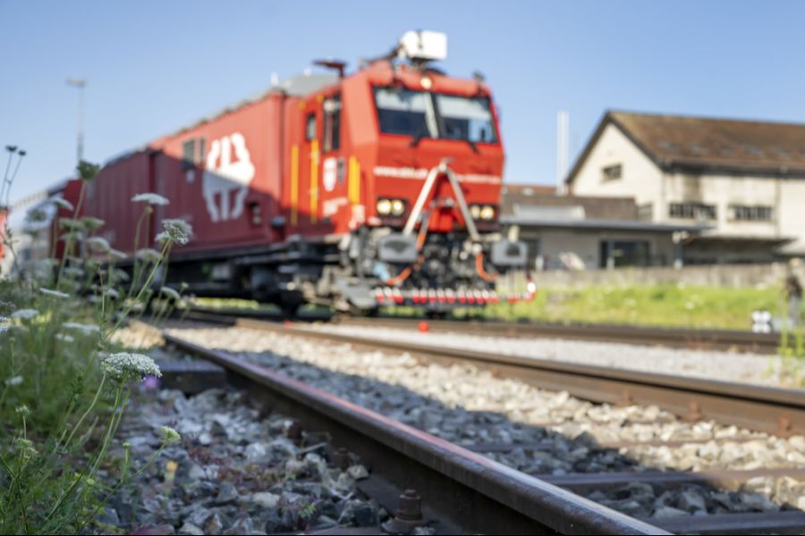 Während Hitzewellen können die Gleise bis zu 60 Grad heiss werden.