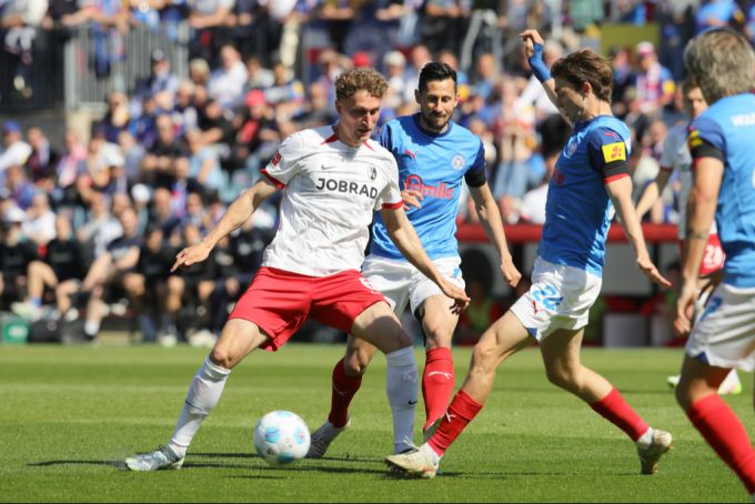 Holstein Kiel steigt ein Jahr nach dem Aufstieg wieder aus der Bundesliga ab. Holstein Kiel
