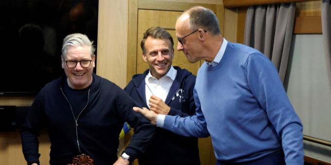 Starmer, Macron und Merz sind auf dem Weg nach Kiew. Merz