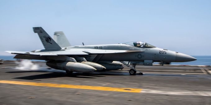 Ein US-Kampfjet ist von einem Flugzeugträger gestürzt. (Archivbild) Ein US-Kampfjet ist von einem Flugzeugträger gestürzt. (Archivbild)