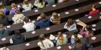 Universität Zürich - Medizin-Studis müssen mehr im Hörsaal erscheinen