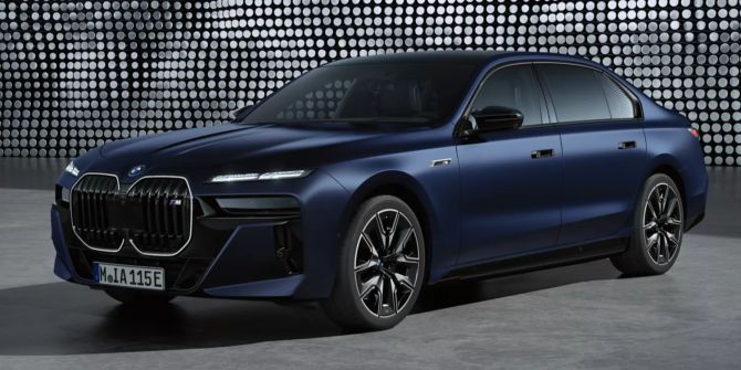 BMW i7
