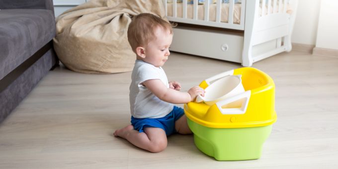 Für viele Eltern ist das Töpfchentraining mit dem Nachwuchs kein einfaches Unterfangen. Kind, Töpfchen, Toilettentraining