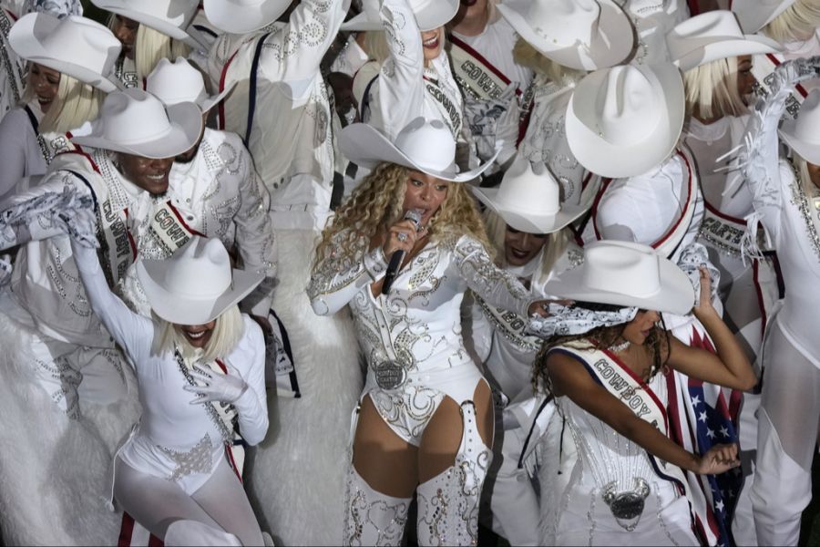 Hier tanzt Blue Ivy Carter neben ihrer Mutter Beyoncé. (Archivbild)