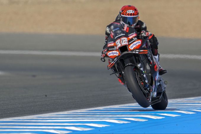 Aktuell springt Testfahrer Lorenzo Savadori bei Aprilia in der MotoGP ein. Lorenzo Savadori Aprilia MotoGp