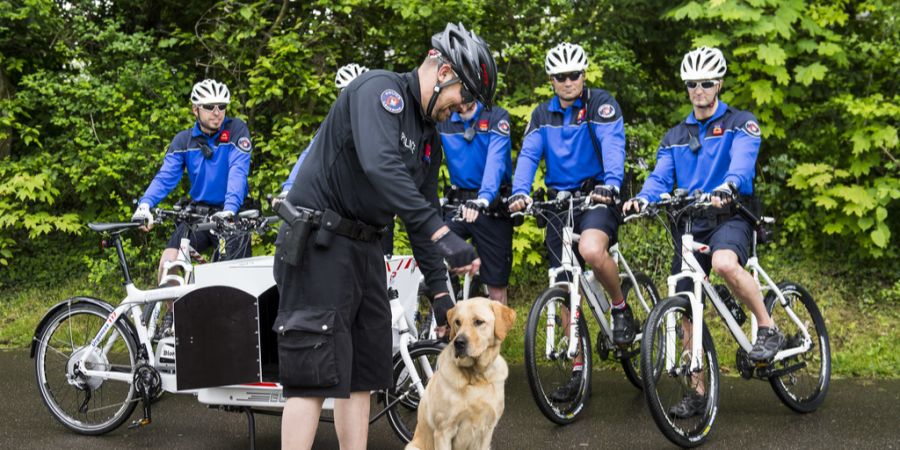 Velo Dieb Polizisten Hund