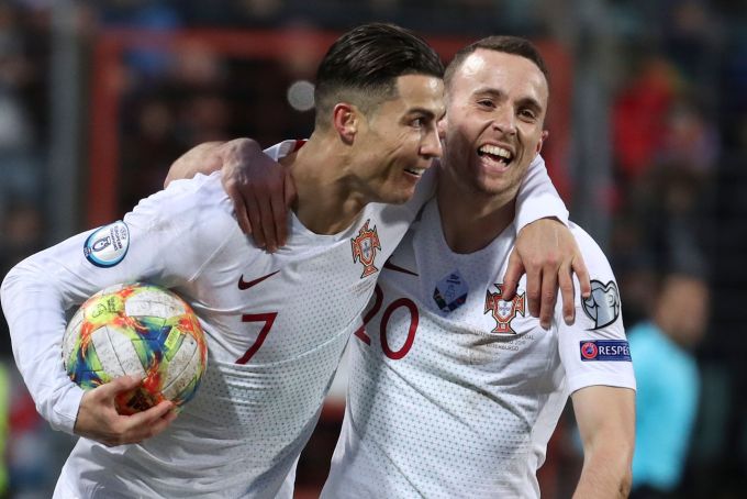 Cristiano Ronaldo (l.) und Diogo Jota waren jahrelang Teamkollegen bei der portugiesischen Nationalmannschaft. Ronaldo