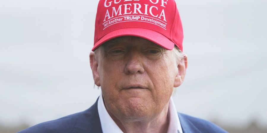 Trump reist nach Florida, wo eine neue Haftanstalt für Migranten eröffnet wird.