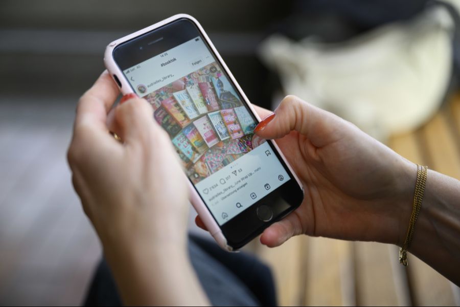 Instagram und Tiktok sind bei Teenagern die beliebtesten sozialen Netzwerke.