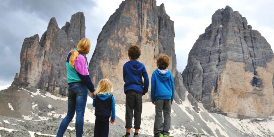 Dolomiten Kinder Felsformationen Schnee