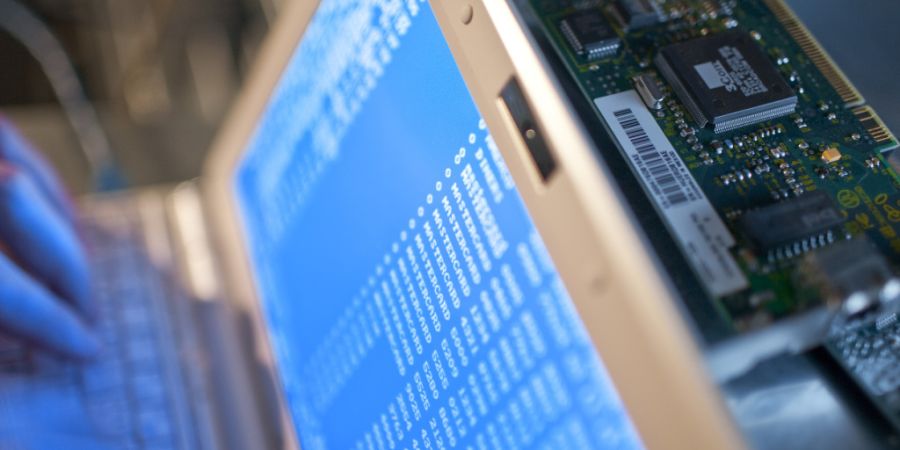Eine Softwarelieferantin von zwei Berner Pensionskassen ist Ende September Opfer eines Cyberangriffs geworden. (Symbolbild)