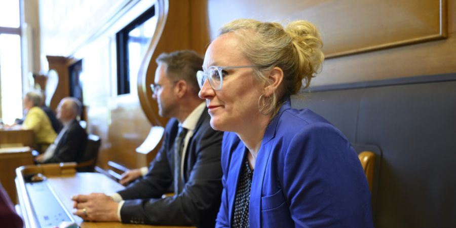Die Berner Regierungsrätin Aline Trede kündigt an, dass der Kanton ab 2028 deutlich mehr Geld für die Prämienverbilligung einsetzt. (Archivbild)
