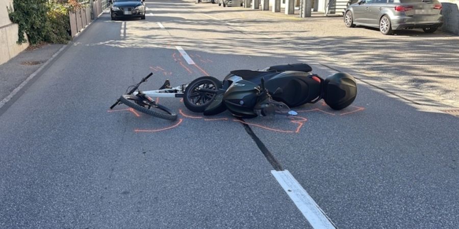 Ein Kontrollblick zu wenig - und schon ist der Unfall passiert zwischen einer E-Bikerin und einem Motorrad. Am Sonntagvormittag wurden im bündnerischen Malix zwei Frauen verletzt.