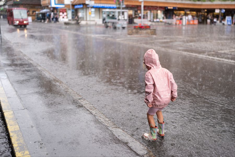 Ein Grund für die schlechteren Bewegungsfähigkeiten ist, dass Kinder vor allem in Grossstädten nicht mehr ungestört draussen herumrennen können. Nicht so wie hier im autofreien Zermatt.