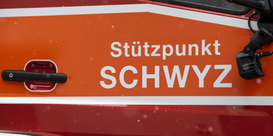 Beim Zimmerbrand in einem Wohnhaus in Siebnen SZ konnten sich alle Bewohner retten. (Symbolbild)