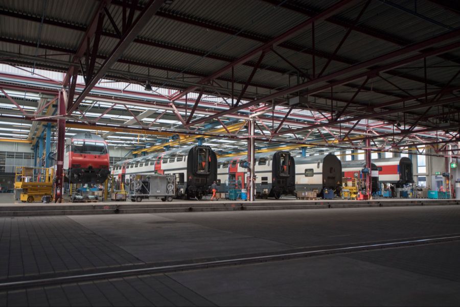 Ein Ex-SBB-Kadermann soll das Bahnunternehmen über Jahre hinweg um rund 8,7 Millionen Franken erleichtert haben. (Symbolbild)