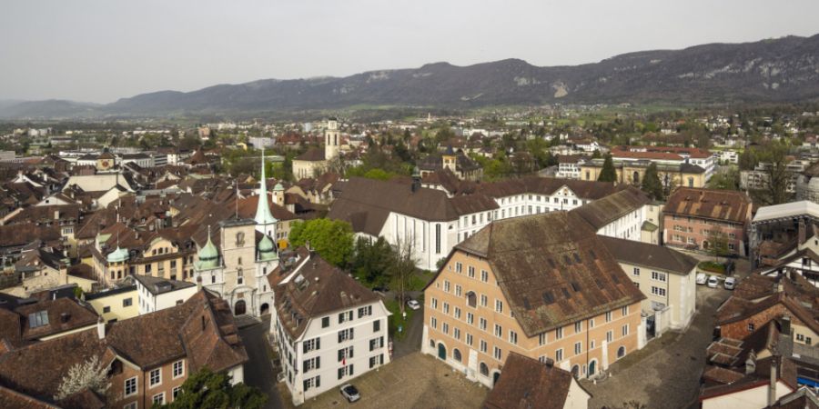 Die überwachten Bereiche in der Stadt Solothurn werden sichtbar gekennzeichnet. (Symbolbild)