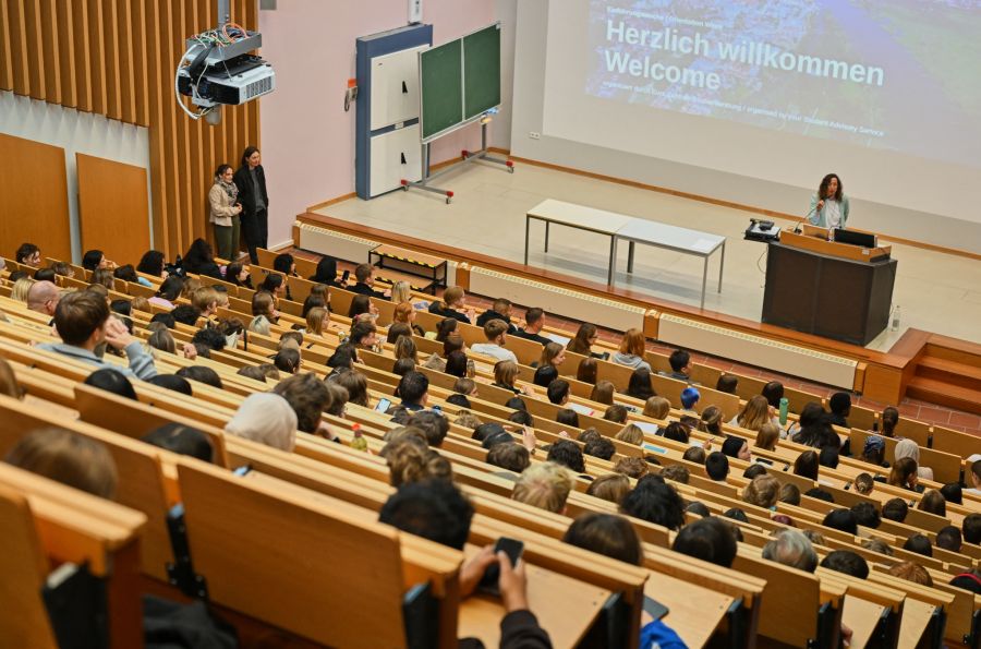 Wer ein Studium beginnt, kann erst danach ein Vermögen aufbauen.