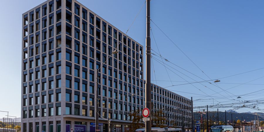 Über 2000 Angestellte ziehen an den Seetalplatz.