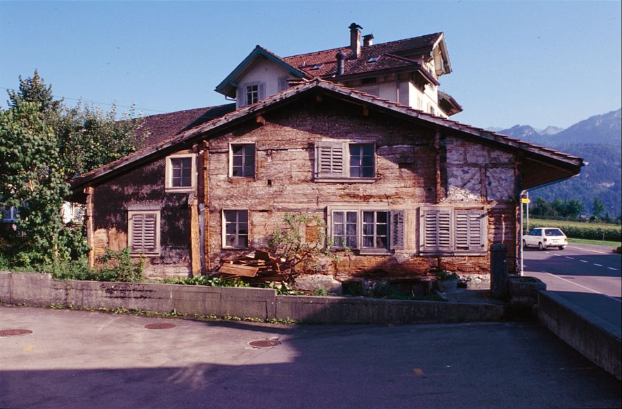 So sah das Haus Niederöst in Schwyz bis 2001 aus.