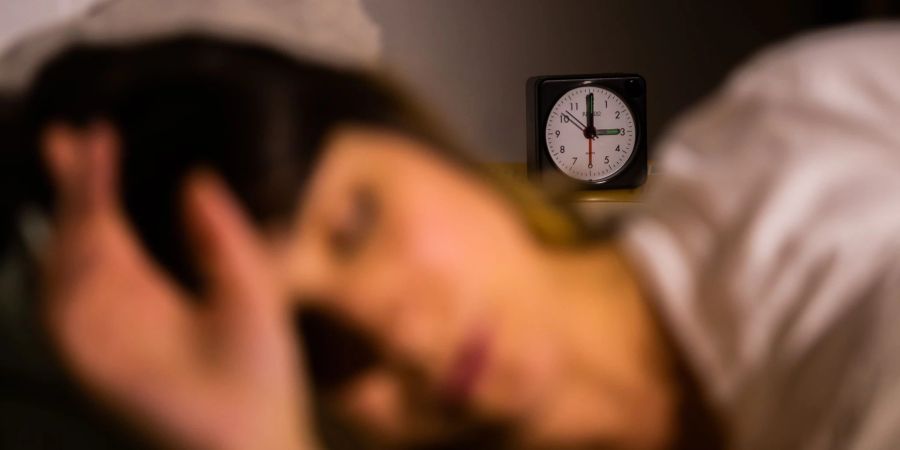 Laut den Daten schliefen die Bürger insgesamt aber etwas mehr als zehn Jahre zuvor: So lag die durchschnittliche Dauer bei Menschen ab 10 Jahren bei 8 Stunden und 37 Minuten. (Symbolbild)