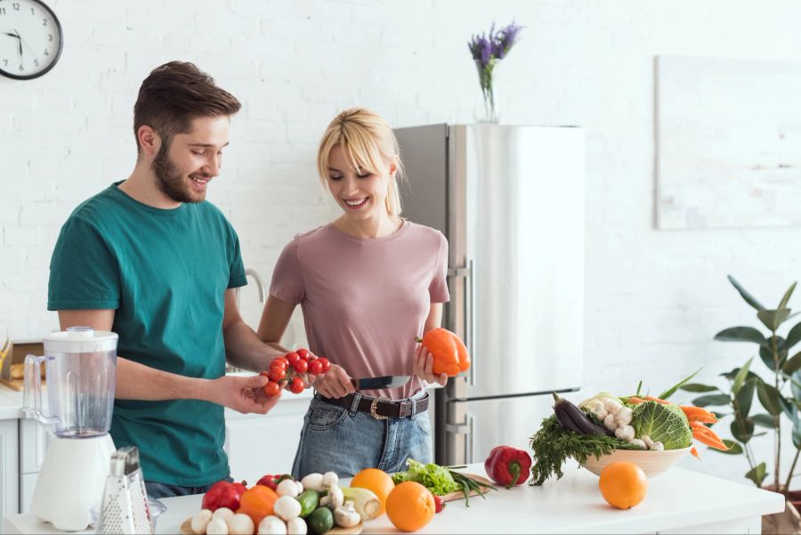 Paar kocht vegan