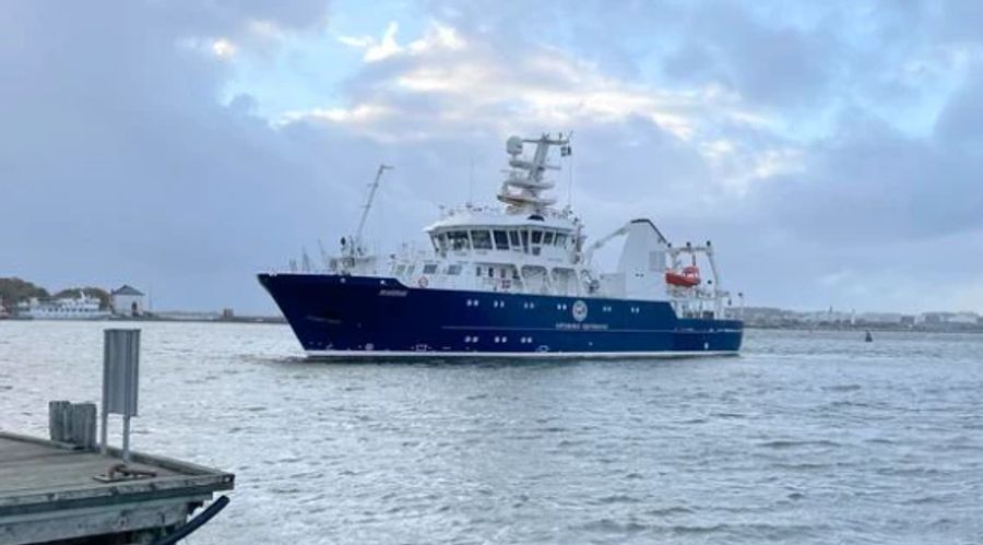 Ein Forschungsteam der Universität Göteborg hat anschliessend mit diesem Schiff Untersuchungen am Ort des Geschehens durchgeführt.