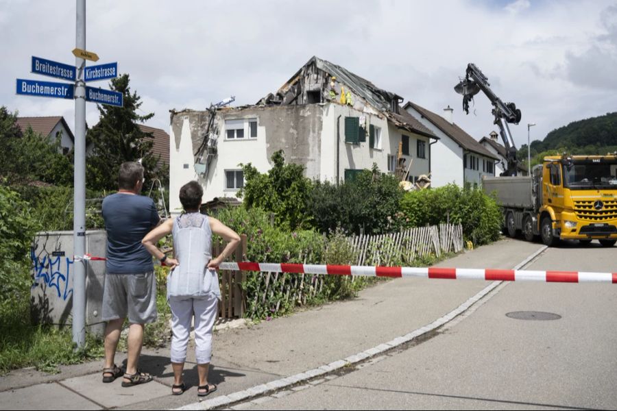 Die Ursache ist unklar, die Polizei ermittelt, die Bewohner munkeln.