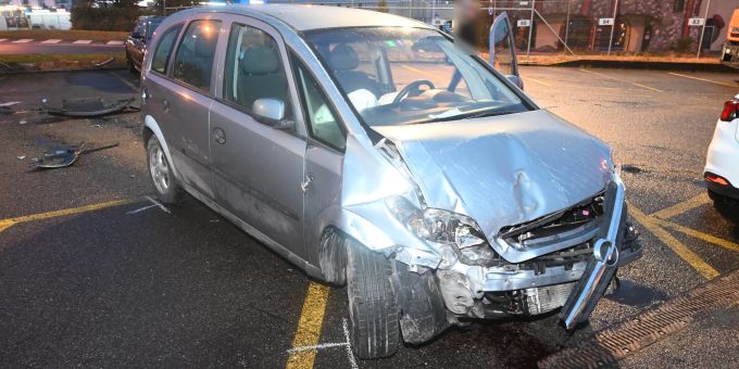 Staad: Selbstunfall mit entwendetem Auto. Staad: Selbstunfall