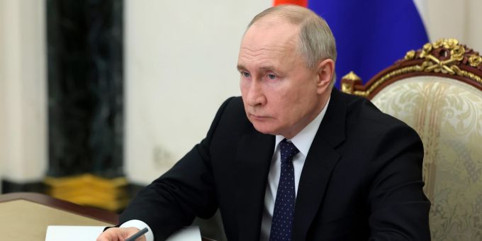 Russlands Präsident Wladimir Putin: Zwei Männer, die für ihn gearbeitet haben sollen, sind in Deutschland festgenommen worden. Russland Wladimir Putin