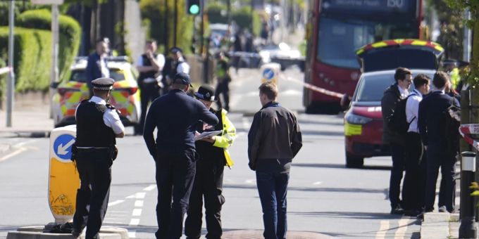 In London kam es am Dienstagmorgen zu einem Angriff mit einem Schwert. london