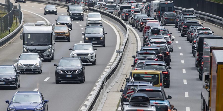 Seit den Sommerferien gab es vor dem Gotthard-Nordportal praktisch jeden Tag Stau. (Archivbild)